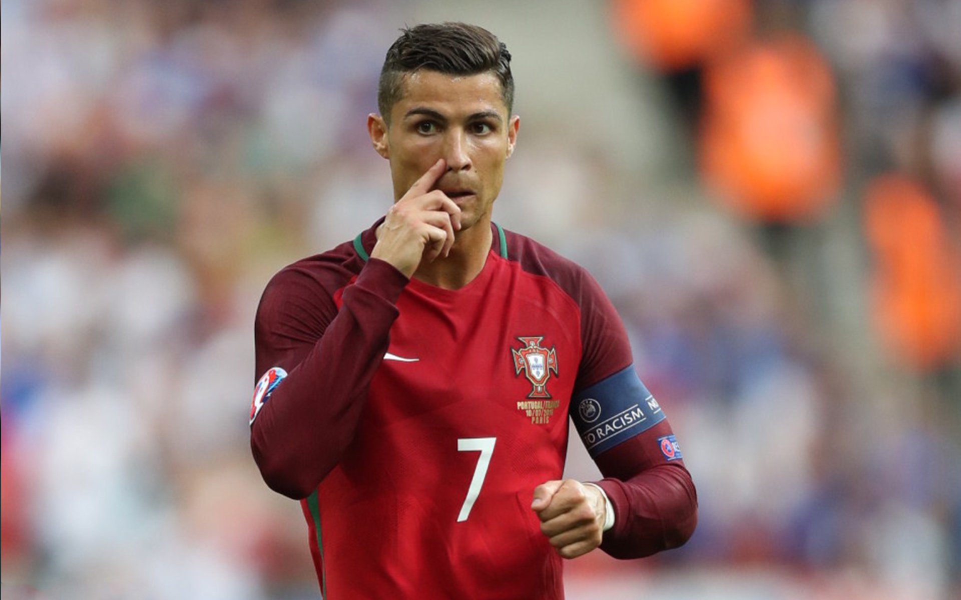 “足球志愿者服务队伍火焰熊熊，助力赛事顺利进行”，足球比赛志愿者需要干什么