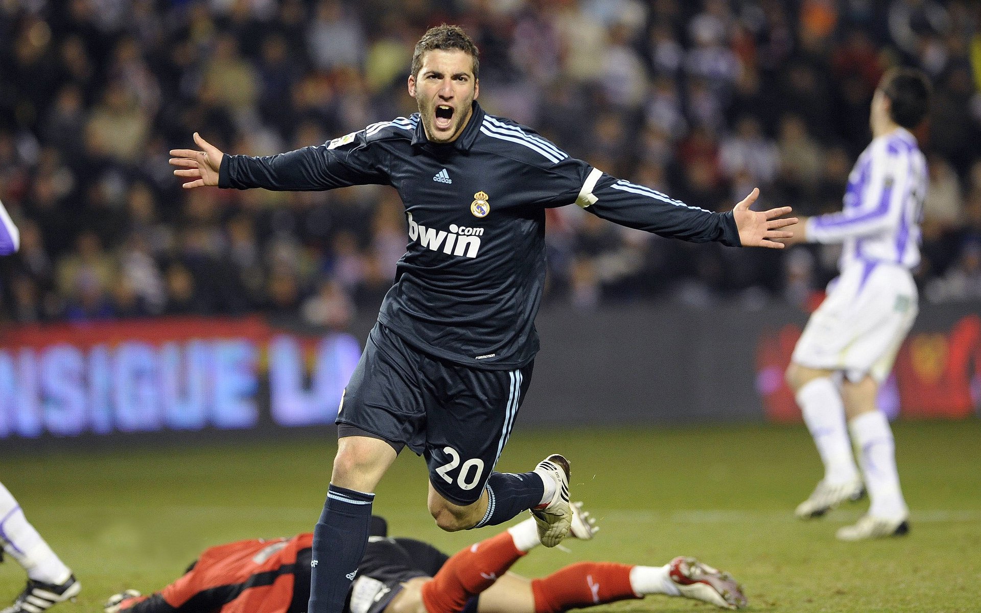 大学生田径锦标赛涌现多名潜力新星，大学生田径竞标赛